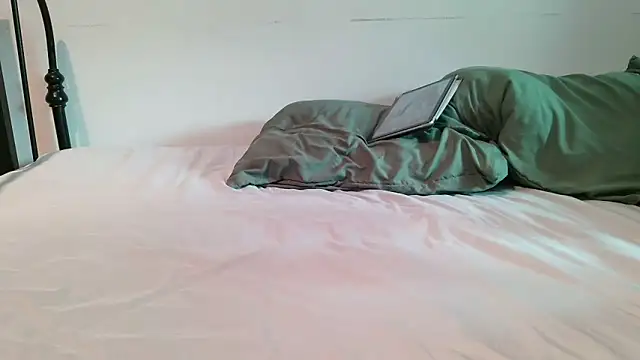 Snapshot of serena__vedette chatting on April 27, 2026, 1:20 pm serena vedette online show from April 27, 2026, 1:20 pm