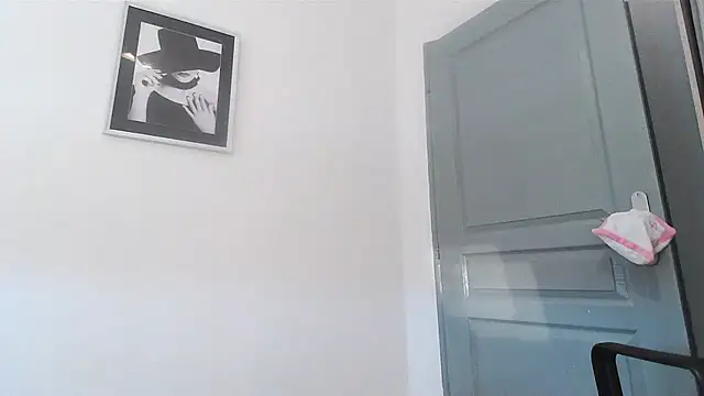 Snapshot of serena__vedette chatting on October 31, 2025, 2:57 pm serena vedette online show from October 31, 2025, 2:57 pm