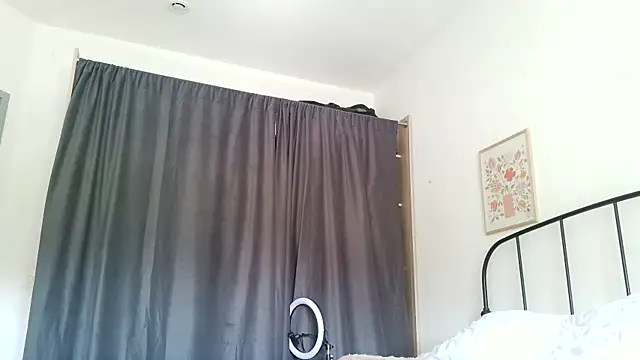 Snapshot of serena__vedette chatting on April 6, 2026, 11:00 am serena vedette online show from April 6, 2026, 11:00 am
