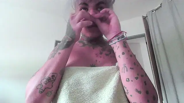 Snapshot of serena__vedette chatting on October 16, 2025, 9:39 am serena vedette online show from October 16, 2025, 9:39 am