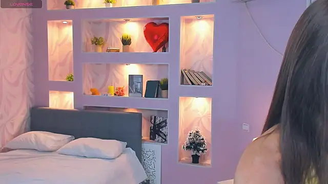 Snapshot of FloraDobb chatting on November 13, 2025, 7:23 am FloraDobb online show from November 13, 2025, 7:23 am