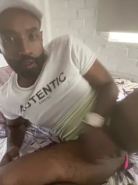 Snapshot of Simon_Basset chatting on February 7, 2026, 4:04 pm Simon Basset online show from February 7, 2026, 4:04 pm