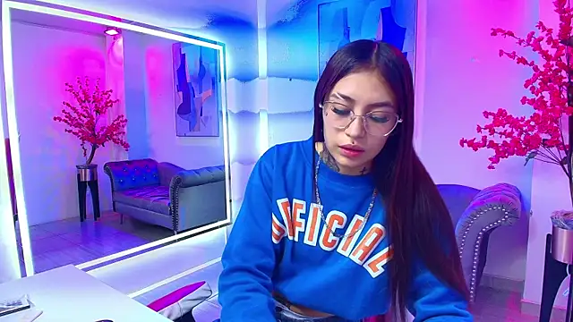 Charlotte ethan online show from October 17, 2025, 3:43 am