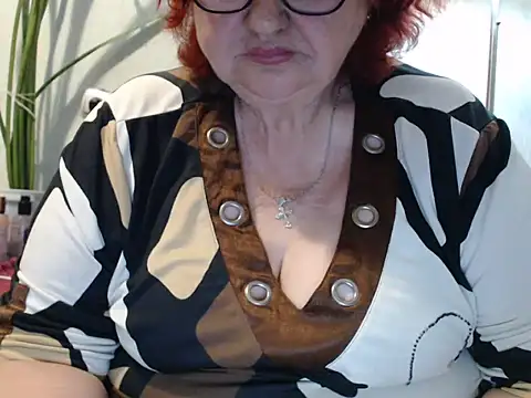 Snapshot of DeniseeRosea chatting on June 9, 2026, 11:28 pm DeniseeRosea online show from June 9, 2026, 11:28 pm