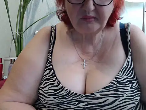Snapshot of DeniseeRosea chatting on June 4, 2026, 7:35 am DeniseeRosea online show from June 4, 2026, 7:35 am