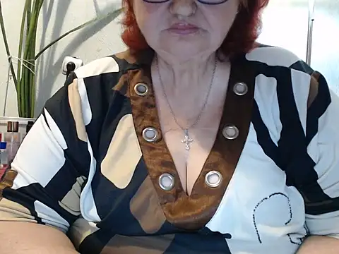 Snapshot of DeniseeRosea chatting on June 19, 2026, 6:03 pm DeniseeRosea online show from June 19, 2026, 6:03 pm