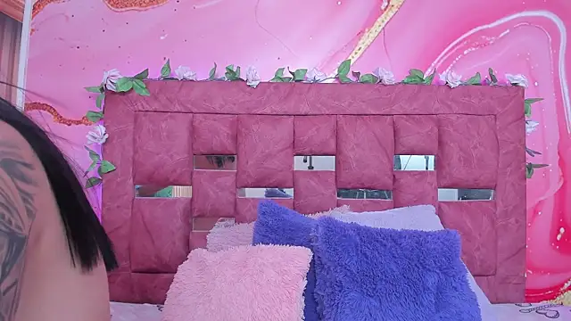 scarlett  evans  online show from November 12, 2025, 6:12 pm