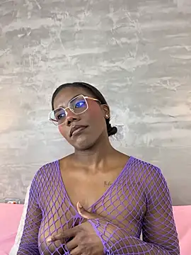 Alaia Colins online show from July 15, 2026, 1:56 am