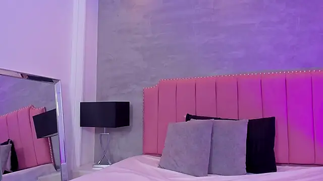 Alaia Colins online show from October 18, 2025, 2:57 am