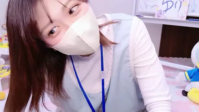 Snapshot of NA-KAREN-V8 chatting on November 4, 2025, 12:53 pm NA-KAREN-V8 online show from November 4, 2025, 12:53 pm