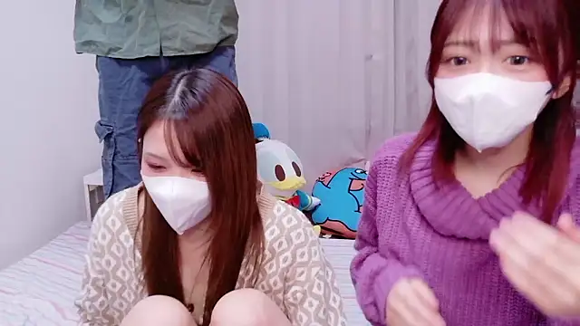 Snapshot of NA-KAREN-V8 chatting on December 2, 2025, 1:57 pm NA-KAREN-V8 online show from December 2, 2025, 1:57 pm