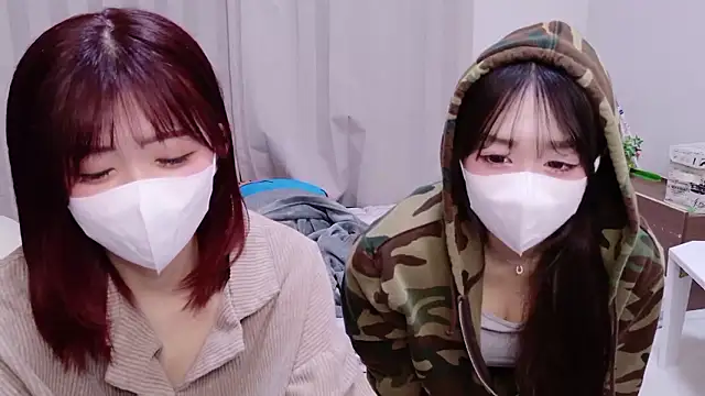 Snapshot of NA-KAREN-V8 chatting on November 30, 2025, 12:17 pm NA-KAREN-V8 online show from November 30, 2025, 12:17 pm