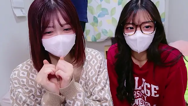 Snapshot of NA-KAREN-V8 chatting on December 5, 2025, 12:04 pm NA-KAREN-V8 online show from December 5, 2025, 12:04 pm