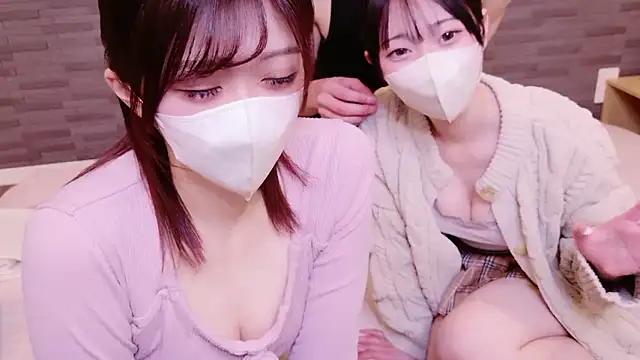 Snapshot of NA-KAREN-V8 chatting on November 5, 2025, 11:57 am NA-KAREN-V8 online show from November 5, 2025, 11:57 am