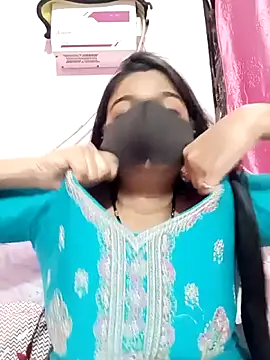 Snapshot of Simran-001 chatting on October 15, 2025, 6:05 pm Simran-001 online show from October 15, 2025, 6:05 pm