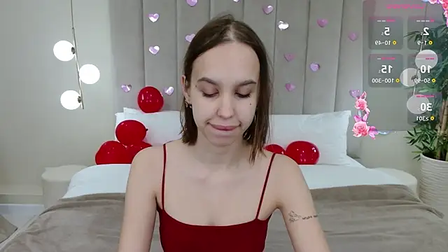 SandraTucker online show from February 13, 2026, 3:06 am