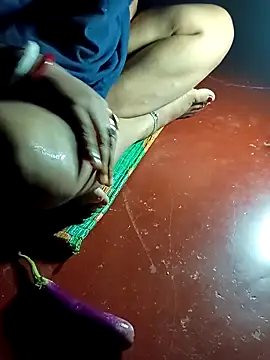 Snapshot of Bong-lady chatting on September 9, 2025, 6:28 pm Bong-lady online show from September 9, 2025, 6:28 pm