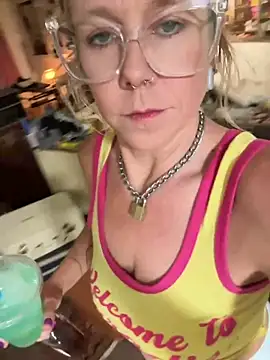 I am babydoll online show from April 24, 2026, 9:22 am