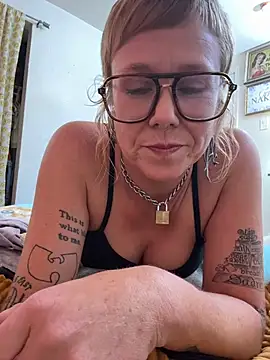 Snapshot of I_am_babydoll chatting on July 2, 2026, 12:11 am I am babydoll online show from July 2, 2026, 12:11 am