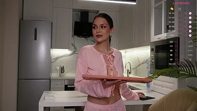 Snapshot of Sofa_01 chatting on October 30, 2025, 3:31 pm Sofa 01 online show from October 30, 2025, 3:31 pm