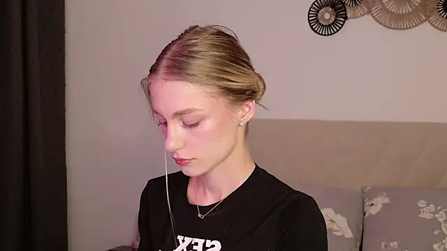 Snapshot of GabriellaOlsen chatting on May 19, 2026, 5:31 pm GabriellaOlsen online show from May 19, 2026, 5:31 pm