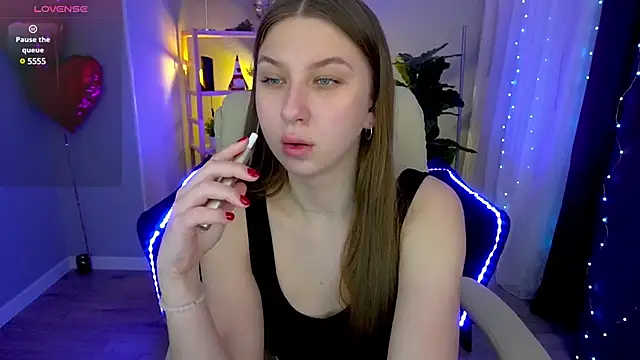 AureliaBliss  online show from February 25, 2025, 4:35 pm