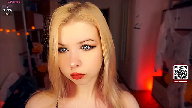 Snapshot of LynetHakes chatting on November 6, 2025, 4:38 am LynetHakes online show from November 6, 2025, 4:38 am