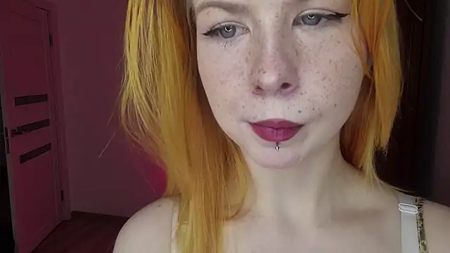 LynetHakes online show from July 12, 2026, 6:14 am
