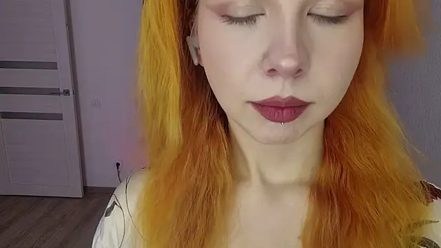 LynetHakes online show from July 6, 2026, 6:09 am