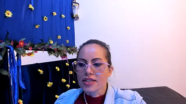 Snapshot of ShairaMarss chatting on October 8, 2025, 1:56 pm ShairaMarss online show from October 8, 2025, 1:56 pm