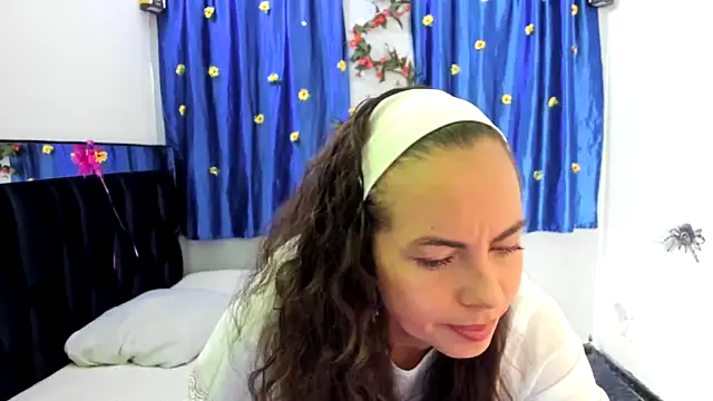 Snapshot of ShairaMarss chatting on November 12, 2025, 2:10 pm ShairaMarss online show from November 12, 2025, 2:10 pm