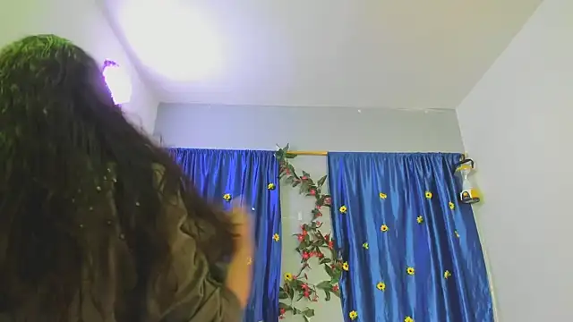 Snapshot of ShairaMarss chatting on November 18, 2025, 2:31 pm ShairaMarss online show from November 18, 2025, 2:31 pm