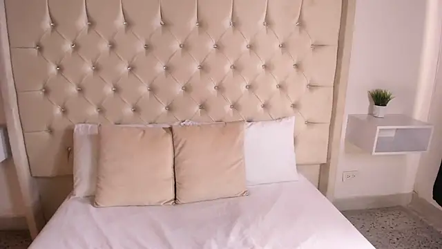 bella bloomg online show from March 21, 2025, 7:13 pm