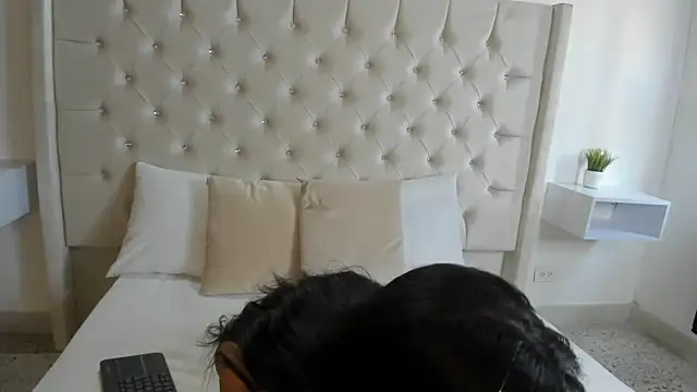 bella bloomg online show from March 9, 2025, 3:16 pm