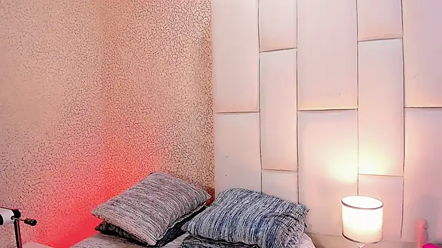 Angeles Busst online show from March 5, 2026, 8:38 pm