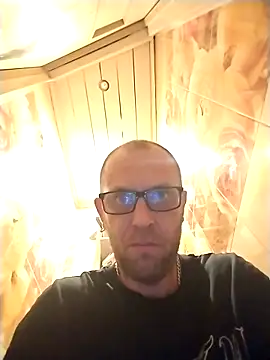 Snapshot of MaxDevilWhite chatting on September 10, 2025, 4:06 pm MaxDevilWhite online show from September 10, 2025, 4:06 pm