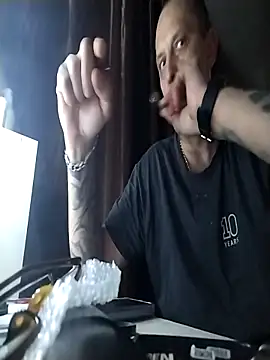 Snapshot of MaxDevilWhite chatting on November 24, 2025, 7:58 pm MaxDevilWhite online show from November 24, 2025, 7:58 pm