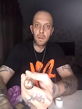 MaxDevilWhite online show from December 19, 2025, 7:38 pm