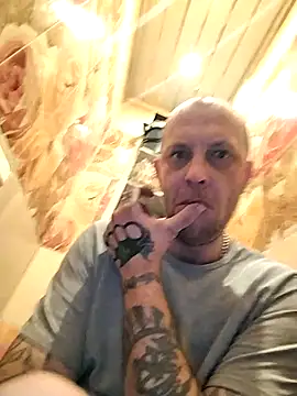 Snapshot of MaxDevilWhite chatting on November 2, 2025, 8:47 pm MaxDevilWhite online show from November 2, 2025, 8:47 pm