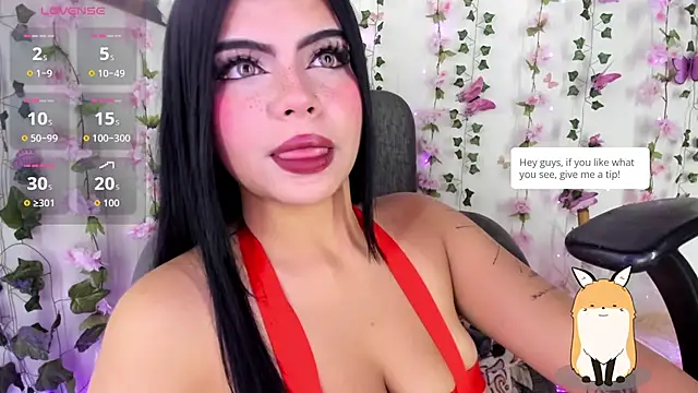 Snapshot of saray__jones chatting on July 10, 2026, 5:57 pm saray jones online show from July 10, 2026, 5:57 pm