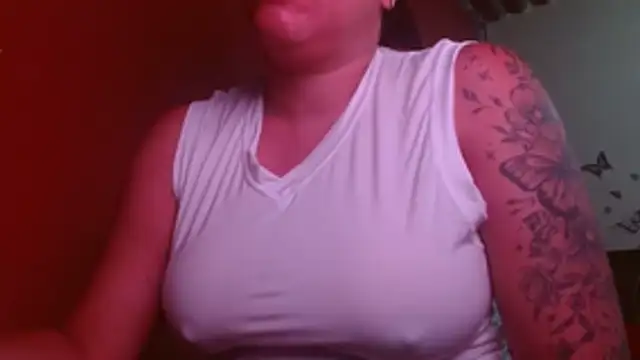 Snapshot of Tammyymilf chatting on November 17, 2025, 3:43 am Tammyymilf online show from November 17, 2025, 3:43 am