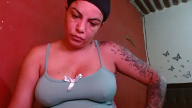 Snapshot of Tammyymilf chatting on November 11, 2025, 5:19 pm Tammyymilf online show from November 11, 2025, 5:19 pm