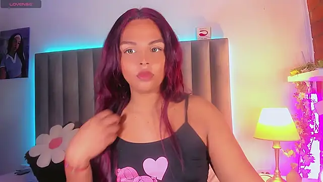 CamiiGarcia online show from November 6, 2025, 8:24 pm