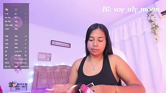 Snapshot of soy_aly_moon chatting on September 21, 2025, 10:26 pm soy aly moon online show from September 21, 2025, 10:26 pm