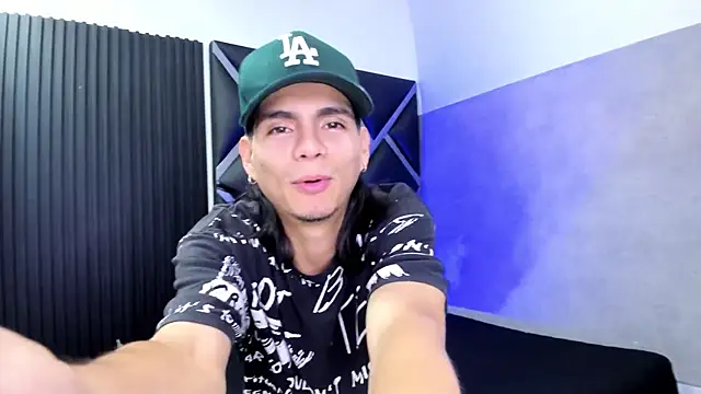 Snapshot of Martshall09 chatting on November 22, 2025, 4:33 am Martshall09 online show from November 22, 2025, 4:33 am