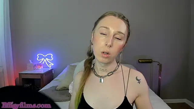 Snapshot of StarDuvall chatting on March 25, 2026, 8:41 pm StarDuvall online show from March 25, 2026, 8:41 pm