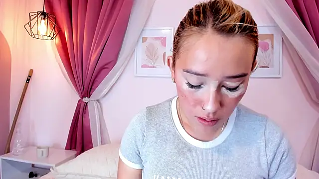Lannajansen online show from May 6, 2026, 1:15 pm