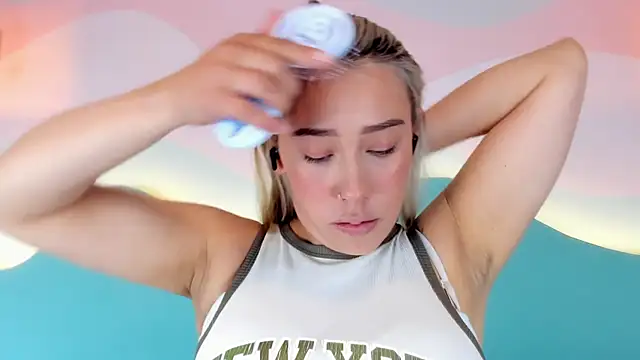 Snapshot of Lannajansen chatting on November 21, 2025, 2:16 pm Lannajansen online show from November 21, 2025, 2:16 pm