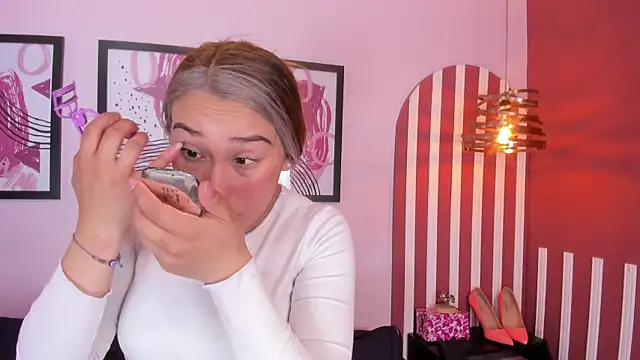 Snapshot of Lannajansen chatting on October 14, 2025, 6:19 pm Lannajansen online show from October 14, 2025, 6:19 pm