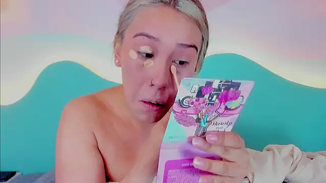 Snapshot of Lannajansen chatting on October 31, 2025, 12:02 pm Lannajansen online show from October 31, 2025, 12:02 pm